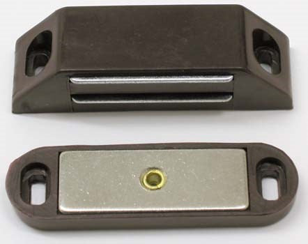 WORLD AND MAIN CRANBURY LLC, Ultra Hardware Semi-Gloss Brown Plastic Magnetic Latch